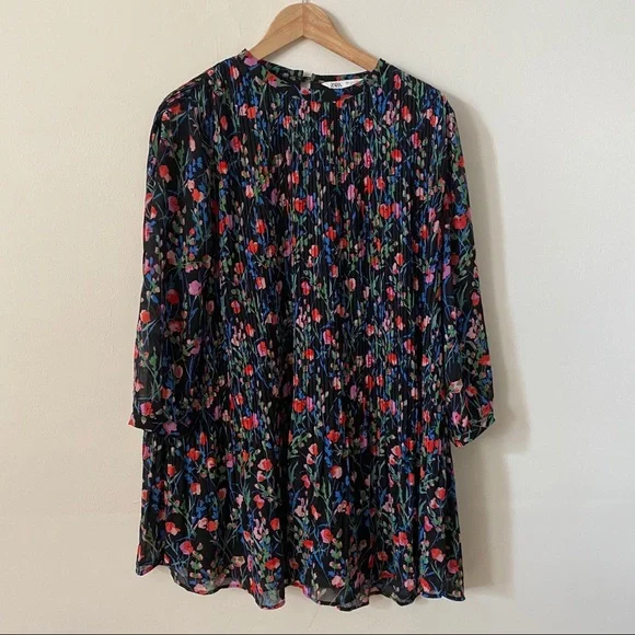 NWT | Zara Annie Dress Pleated Floral Print Medium - Picture 5 of 9